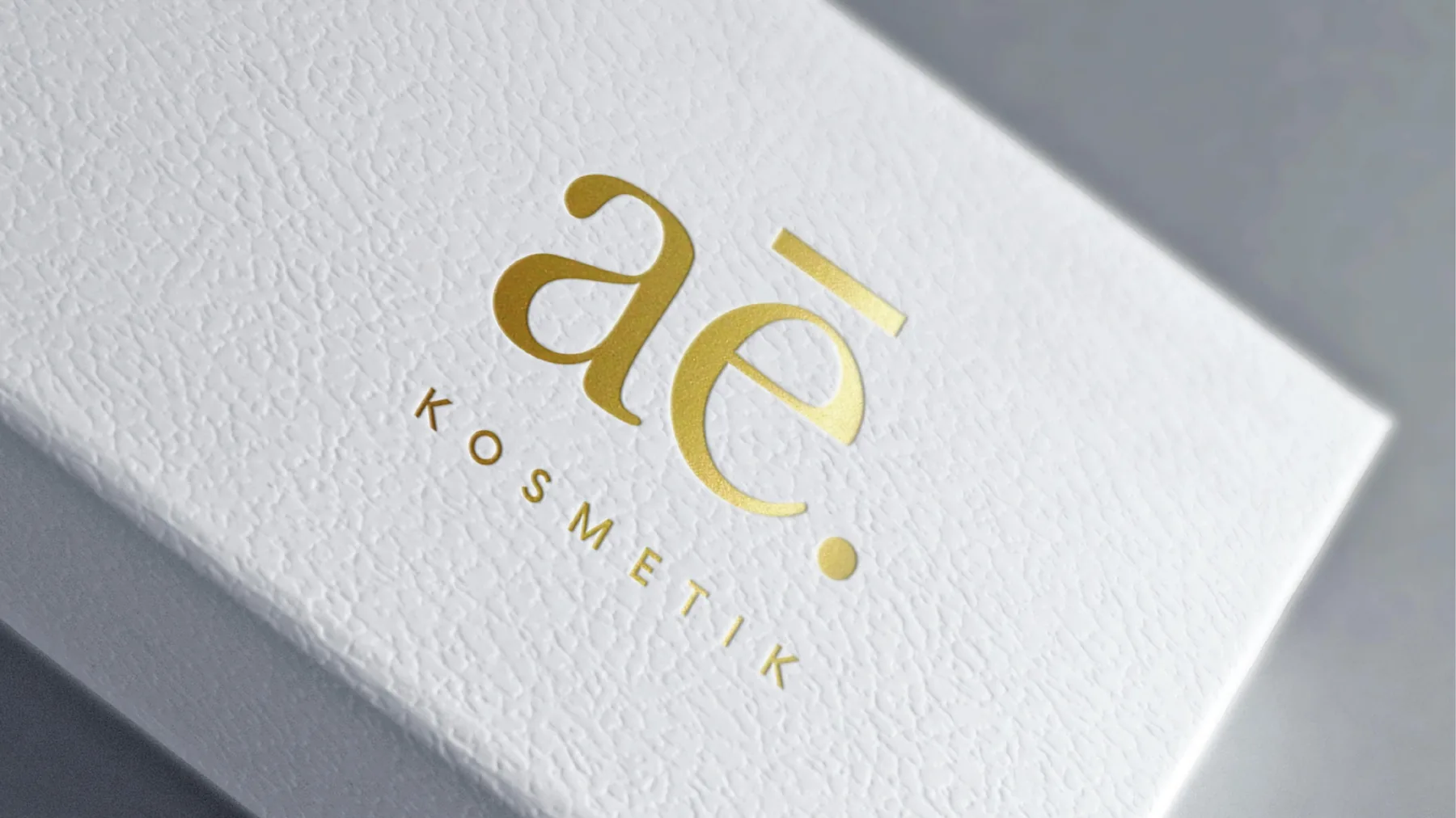 Goldprägung auf Verpackung AĒ Kosmetik